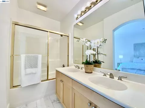 Bath - 831 Heavenly Pl, Milpitas, CA 95035 photo 7 of 8