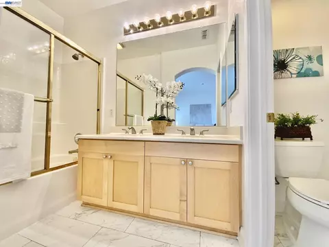Bath - 831 Heavenly Pl, Milpitas, CA 95035 photo 2 of 8
