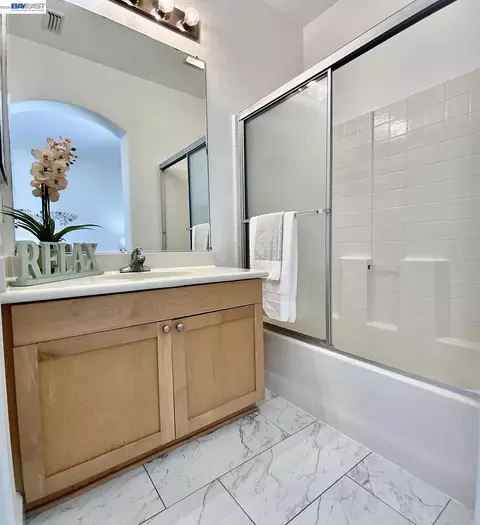 Bath - 831 Heavenly Pl, Milpitas, CA 95035 photo 6 of 8
