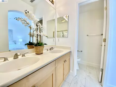 Bath - 831 Heavenly Pl, Milpitas, CA 95035 photo 3 of 8