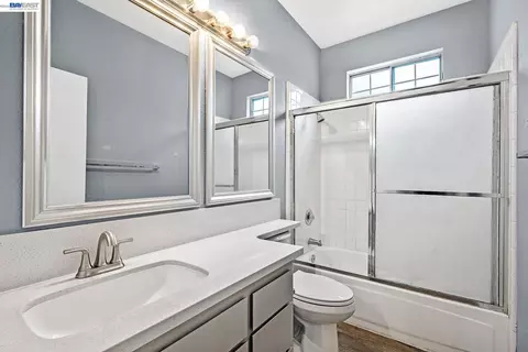Bath - 7003 Stagecoach Rd #D, Dublin, CA 94568 photo 2 of 4