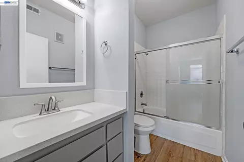 Bath - 7003 Stagecoach Rd #D, Dublin, CA 94568 photo 1 of 4