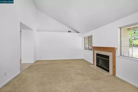 320 Warmcastle Ct, Martinez, CA 94553 photo 4