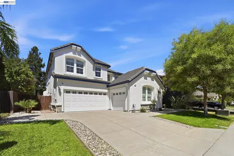 15 Vitruvius Ct, Oakley, CA 94561