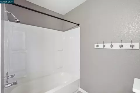 Bath - 110 Wildes Ct, Bay Point, CA 94565 photo 2 of 3