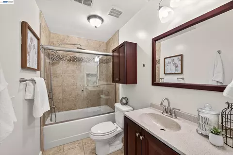 Bath - 1500 Andrew St, Tracy, CA 95376 photo 1 of 1