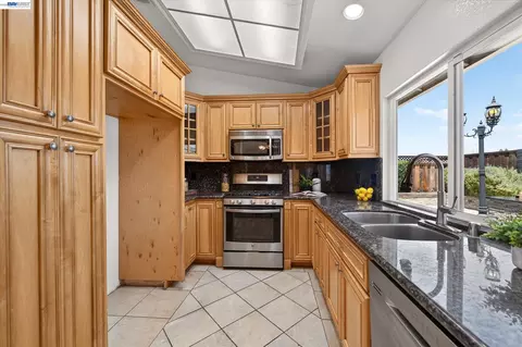 Kitchen - 1500 Andrew St, Tracy, CA 95376 photo 2 of 4