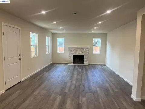 Living - 1015 Ruby Ct, Santa Rosa, CA 95407 photo 1 of 2