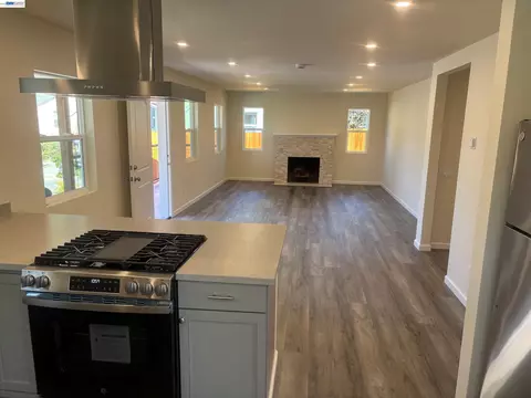 Living - 1015 Ruby Ct, Santa Rosa, CA 95407 photo 2 of 2