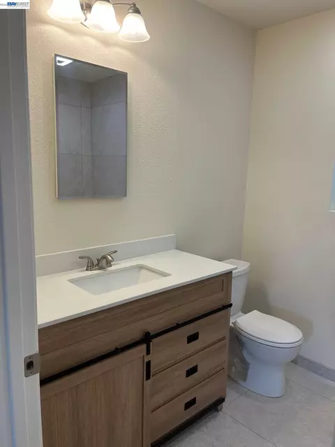 Bath - 1015 Ruby Ct, Santa Rosa, CA 95407 photo 1 of 1