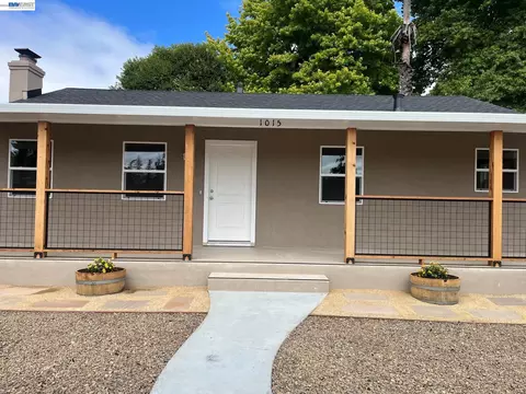 Exterior - 1015 Ruby Ct, Santa Rosa, CA 95407 photo 2 of 6
