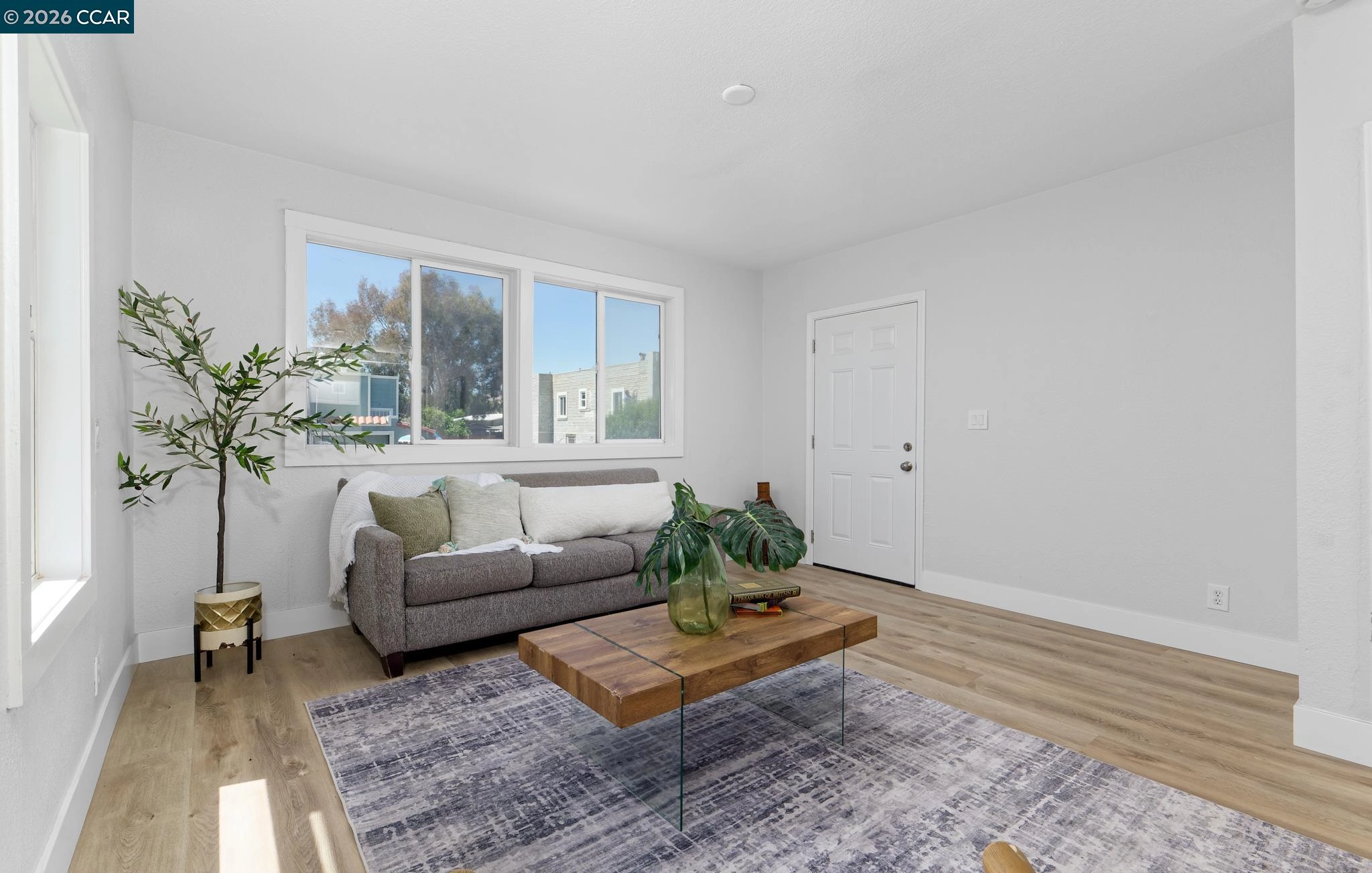 Living - 226 W 9th St, Pittsburg, CA 94565 photo 4 of 4