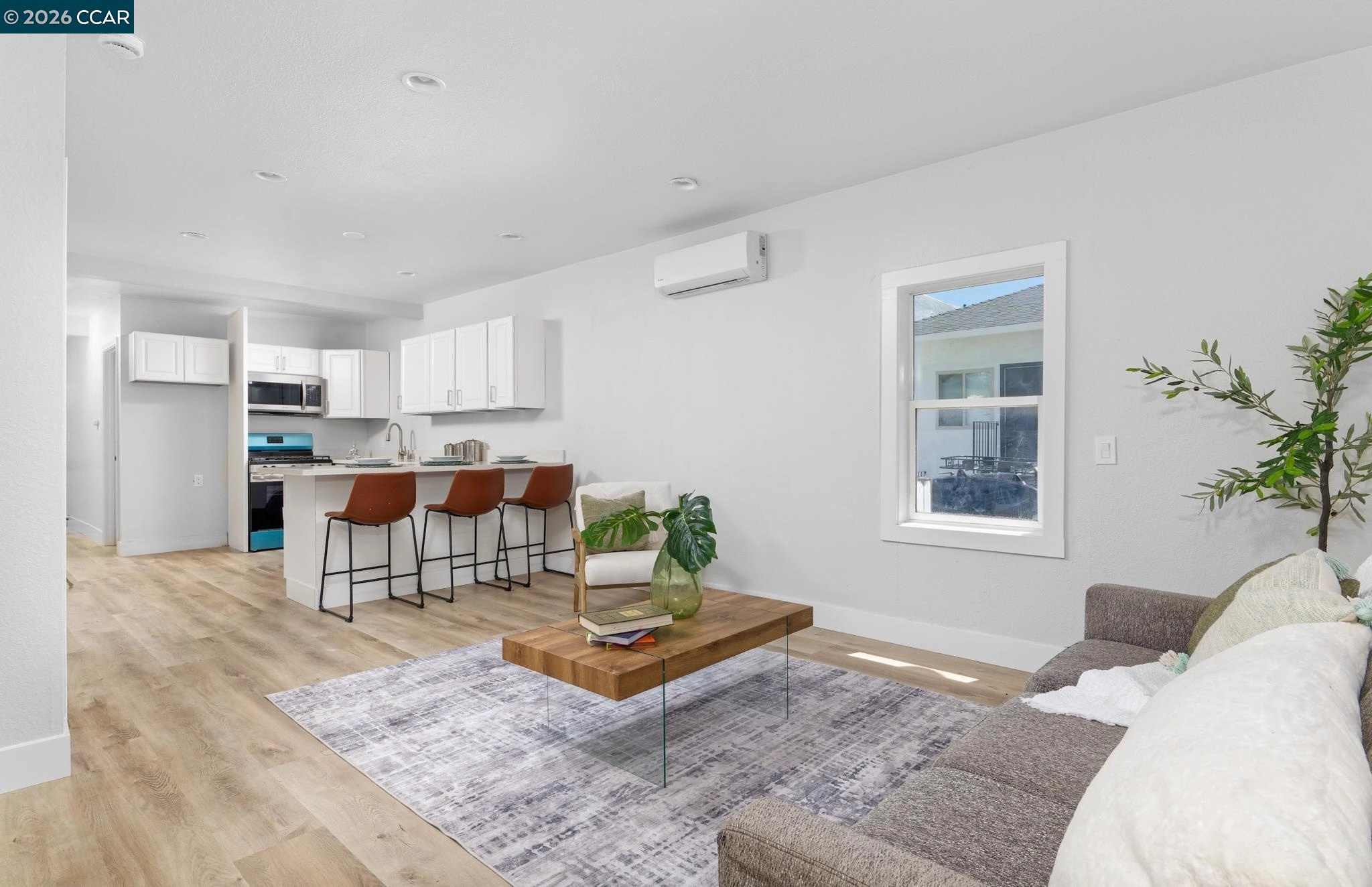 Living - 226 W 9th St, Pittsburg, CA 94565 photo 1 of 4