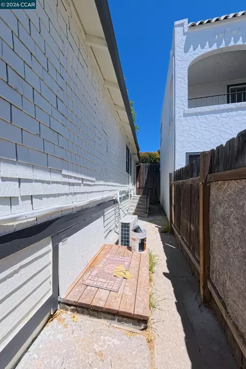 Exterior - 226 W 9th St, Pittsburg, CA 94565 photo 4 of 4