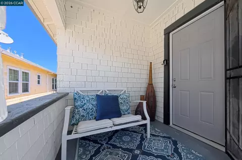 Exterior - 226 W 9th St, Pittsburg, CA 94565 photo 2 of 4