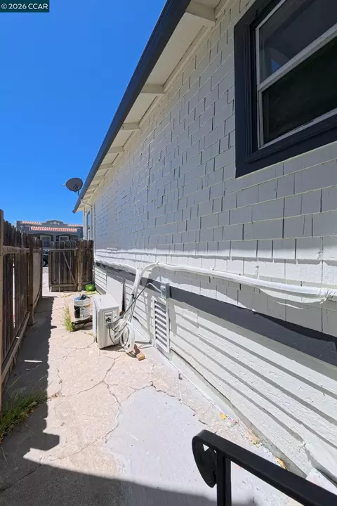 Exterior - 226 W 9th St, Pittsburg, CA 94565 photo 3 of 4