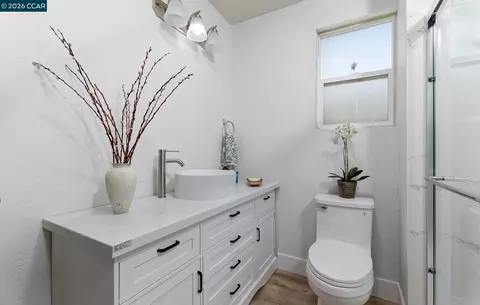 Bath - 226 W 9th St, Pittsburg, CA 94565 photo 1 of 2