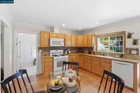 Kitchen - 210 Vista Way, Martinez, CA 94553 photo 2 of 4