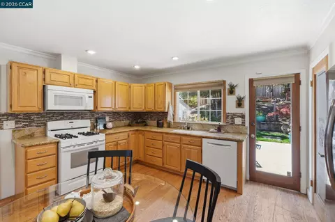 Kitchen - 210 Vista Way, Martinez, CA 94553 photo 1 of 4