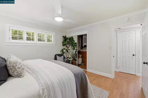 Bedroom - 210 Vista Way, Martinez, CA 94553 photo 2 of 4