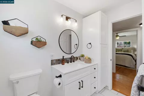 Bath - 210 Vista Way, Martinez, CA 94553 photo 3 of 3