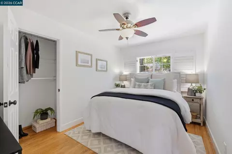 Bedroom - 210 Vista Way, Martinez, CA 94553 photo 3 of 4