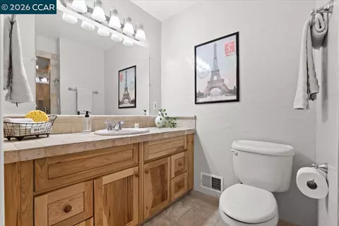 Bath - 114 Combs Ln, Vallejo, CA 94590 photo 2 of 5
