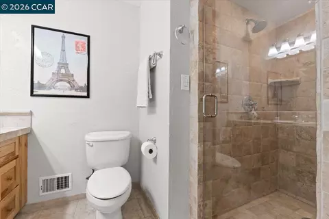 Bath - 114 Combs Ln, Vallejo, CA 94590 photo 3 of 5