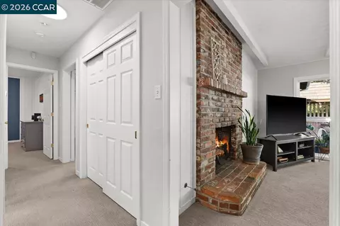 Entry Way - 114 Combs Ln, Vallejo, CA 94590 photo 4 of 10