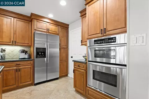 Kitchen - 114 Combs Ln, Vallejo, CA 94590 photo 11 of 11