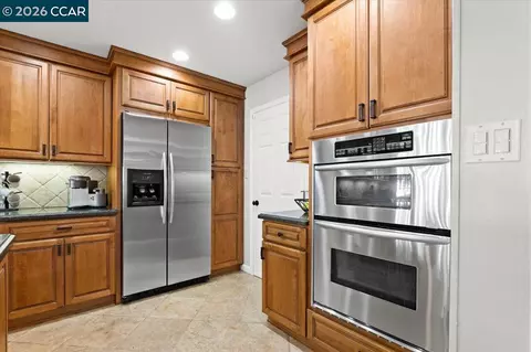 Kitchen - 114 Combs Ln, Vallejo, CA 94590 photo 11 of 11
