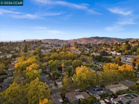View/Area - 114 Combs Ln, Vallejo, CA 94590 photo 6 of 8