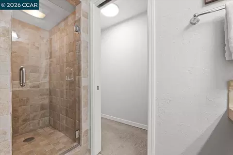 Bath - 114 Combs Ln, Vallejo, CA 94590 photo 4 of 5