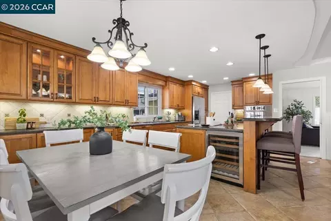 Kitchen - 114 Combs Ln, Vallejo, CA 94590 photo 3 of 11