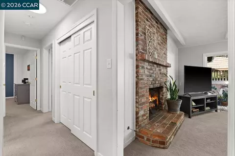 Entry Way - 114 Combs Ln, Vallejo, CA 94590 photo 5 of 11