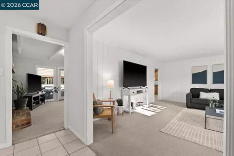 Entry Way - 114 Combs Ln, Vallejo, CA 94590 photo 2 of 10