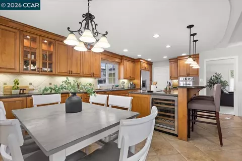 Kitchen - 114 Combs Ln, Vallejo, CA 94590 photo 3 of 11