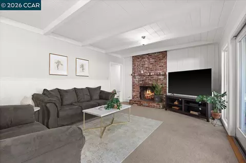 Living - 114 Combs Ln, Vallejo, CA 94590 photo 7 of 8