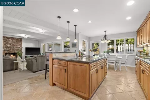 Kitchen - 114 Combs Ln, Vallejo, CA 94590 photo 5 of 11