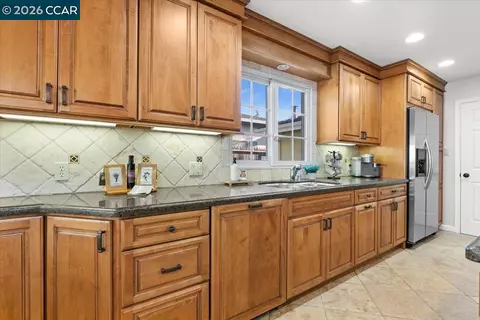 Kitchen - 114 Combs Ln, Vallejo, CA 94590 photo 9 of 11