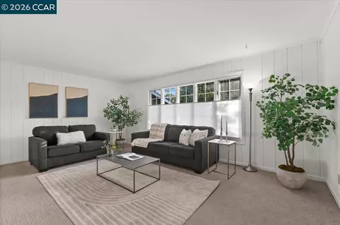 Living - 114 Combs Ln, Vallejo, CA 94590 photo 2 of 8