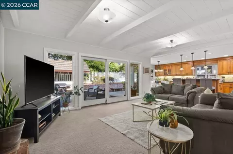 Living - 114 Combs Ln, Vallejo, CA 94590 photo 6 of 8