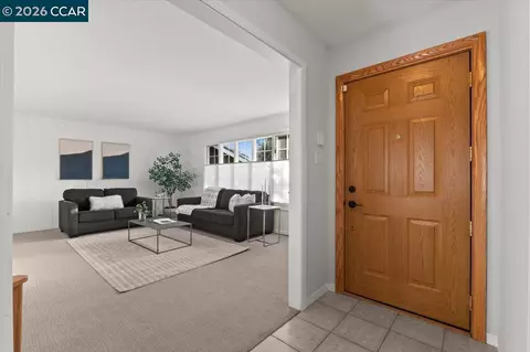 Entry Way - 114 Combs Ln, Vallejo, CA 94590 photo 3 of 10