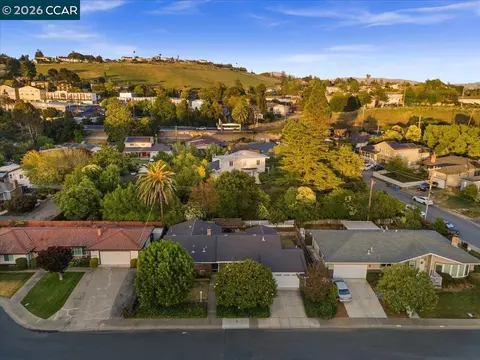View/Area - 114 Combs Ln, Vallejo, CA 94590 photo 3 of 8