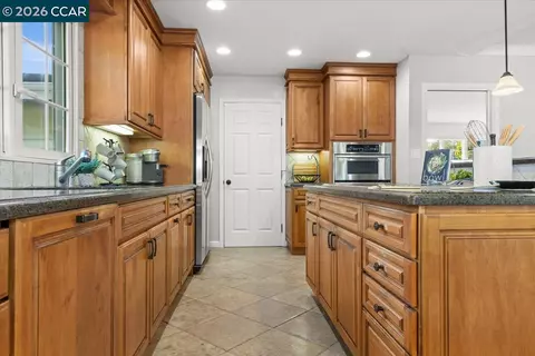 Kitchen - 114 Combs Ln, Vallejo, CA 94590 photo 8 of 11