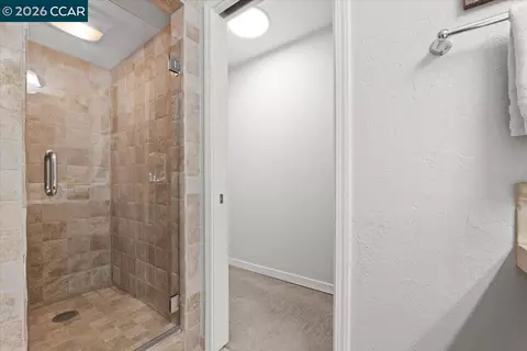 Bath - 114 Combs Ln, Vallejo, CA 94590 photo 4 of 5