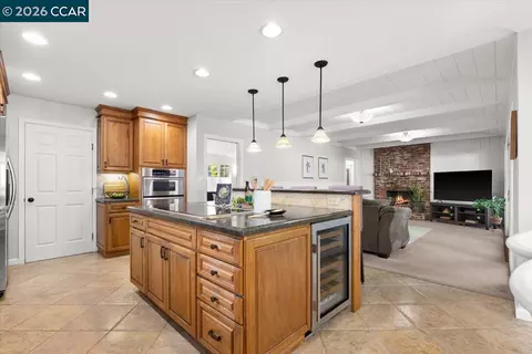 Kitchen - 114 Combs Ln, Vallejo, CA 94590 photo 4 of 11