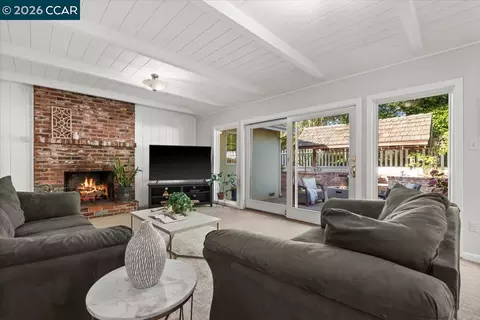 Living - 114 Combs Ln, Vallejo, CA 94590 photo 2 of 8