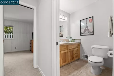 Entry Way - 114 Combs Ln, Vallejo, CA 94590 photo 10 of 11