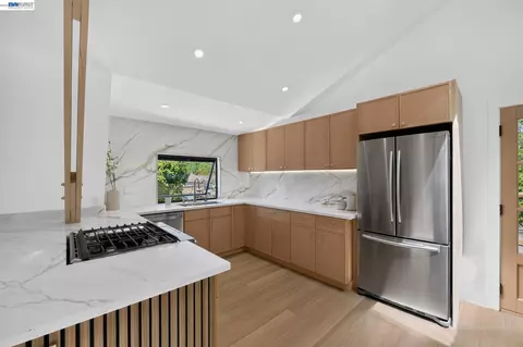 Kitchen - 23884 Madeiros Ave, Fairview, CA 94541 photo 5 of 6